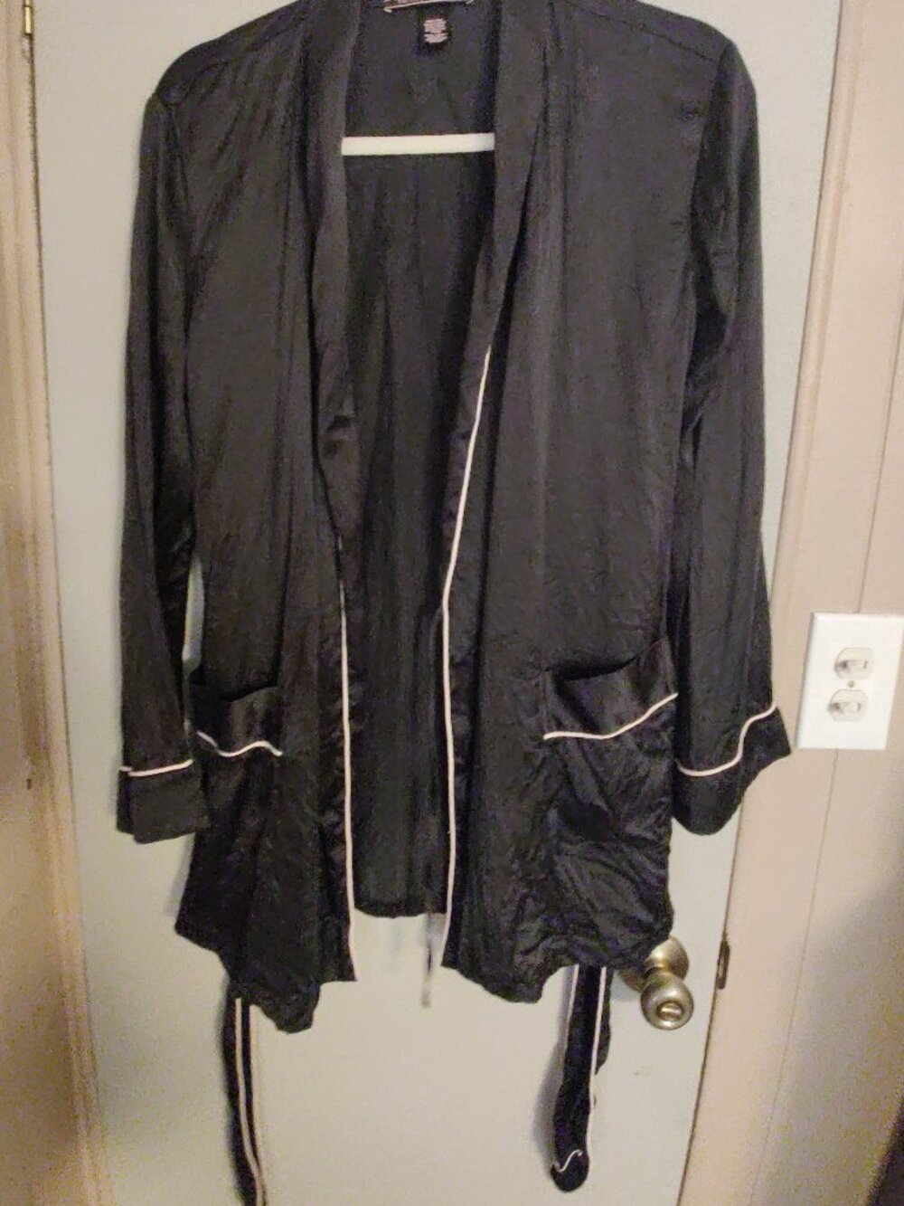 Victoria's Secret Short Robe - Picture 7 of 7